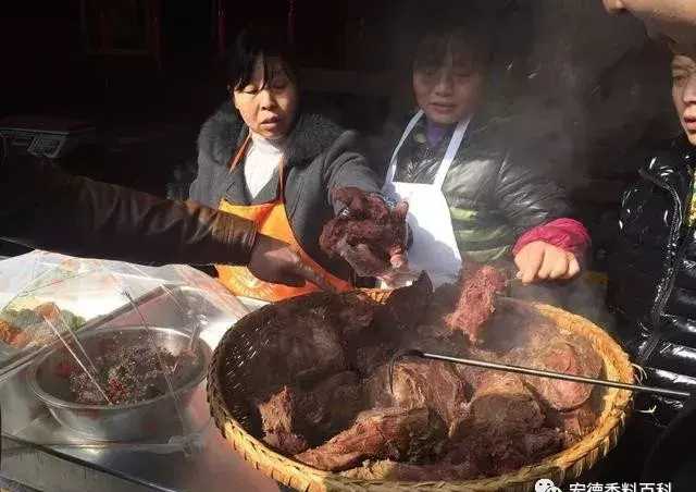 这位阿姨的卤肉店生意太火爆，1天只卤150斤牛肉，卖光为止！