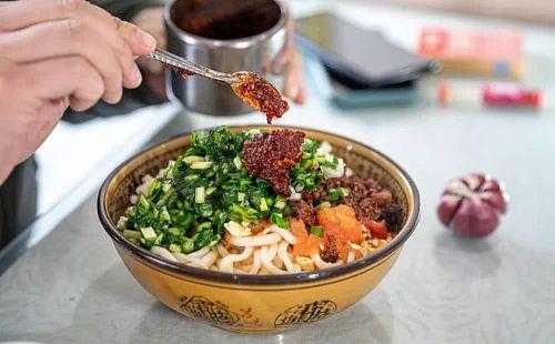 滕州大饼机,大饼机,吊饼机价位_卤肉卷饼的做法视频_卤肉卷熏肉大饼