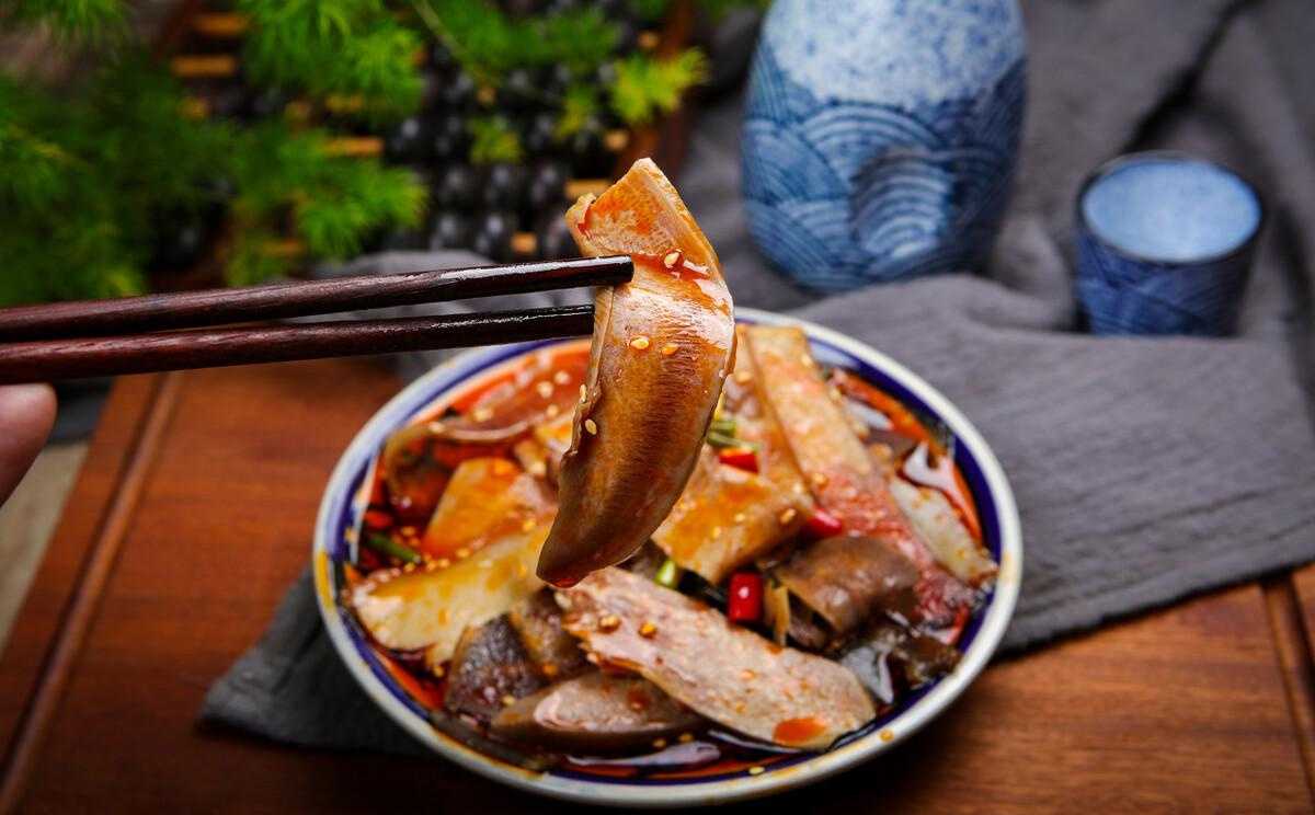 左下肺斑片索条影_肺肉瘤样癌鹤蟾片_夫妻肺片