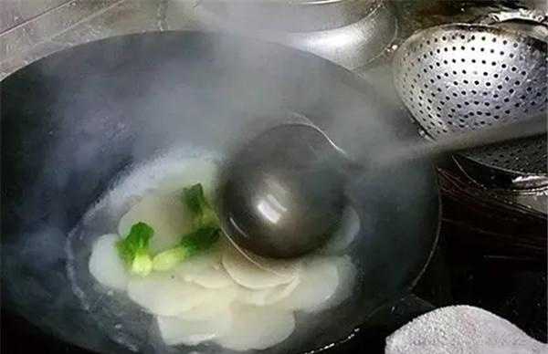 浮油鸡片_嘉顿鸡片香蒜鸡味饼干_枸杞头氽鸡片