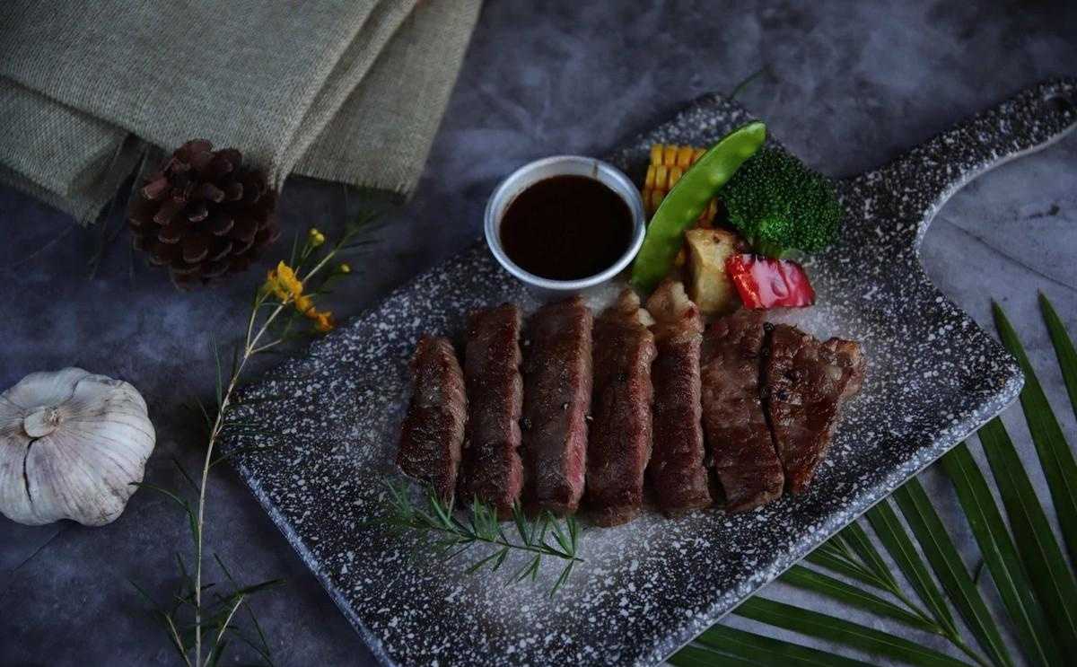 牛肉炒湿河粉的做法_潮汕湿炒牛肉粿条做法_湿辣牛肉