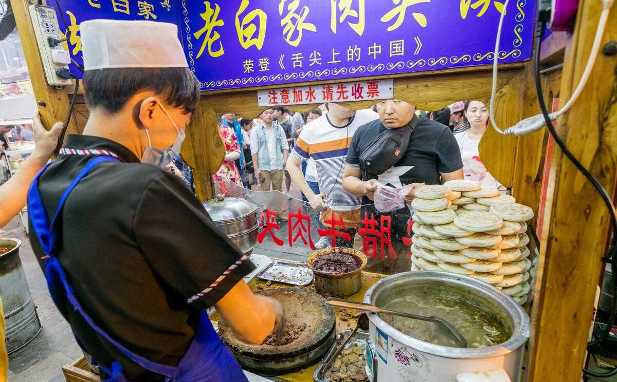 教你最正宗味道的酸菜做法，又酸又脆，不用买，自己腌就是够味道