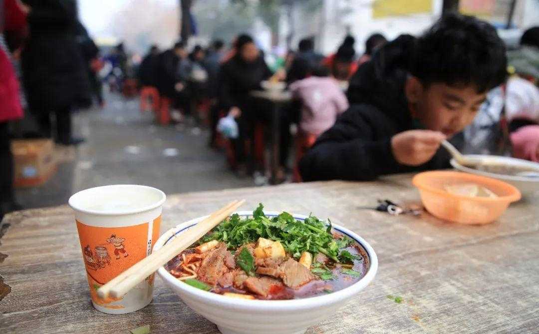 襄阳牛肉面馆图片厨房_襄阳牛肉面_襄阳牛肉面的做法