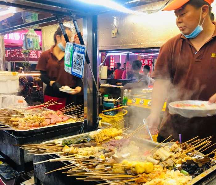 厚切酸奶 天津这个夜市地儿不大，人咋这么多