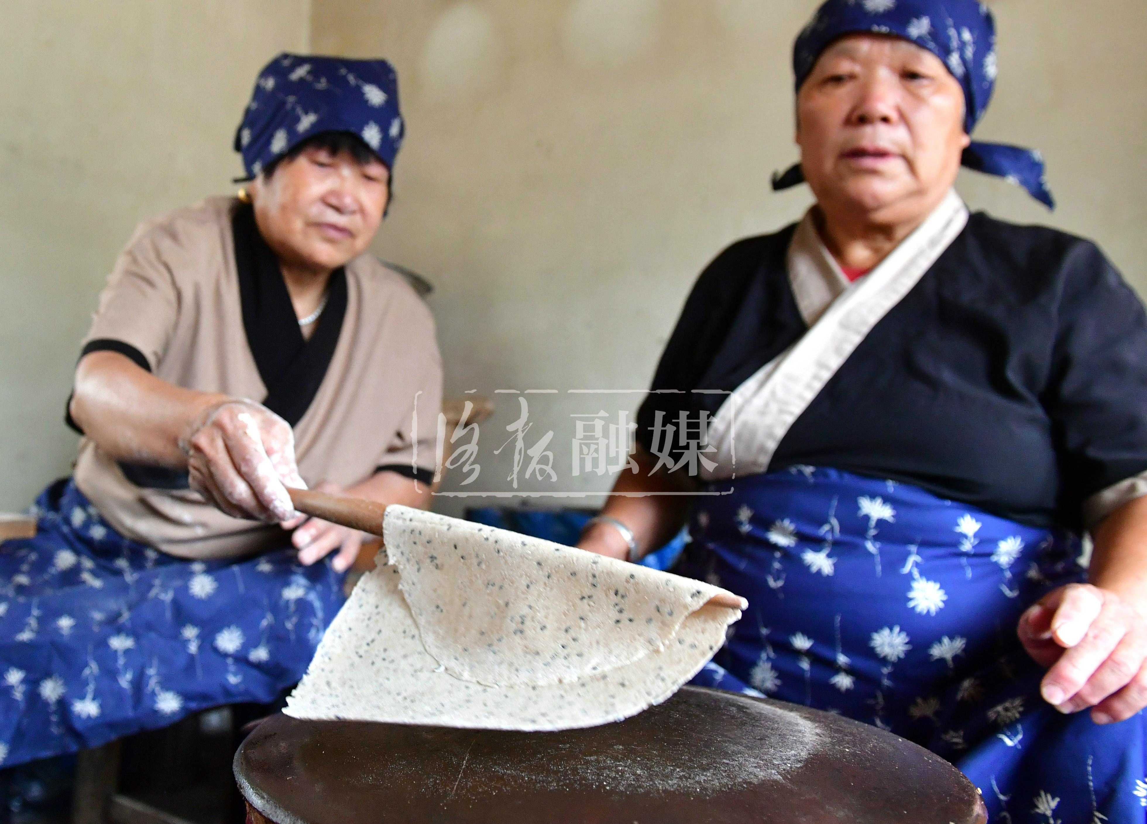 黑芝麻饼_花岗岩芝麻黑和芝麻灰_荞麦芝麻摊饼