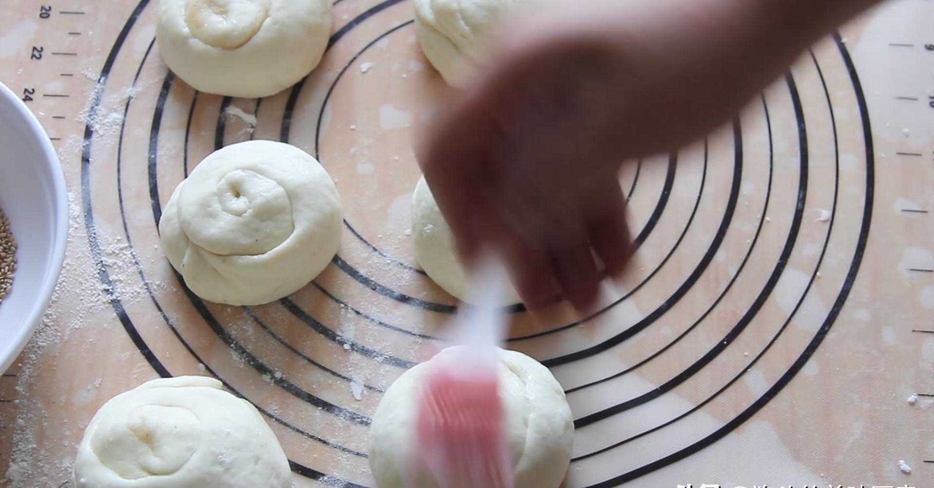 家常烧饼做法，表皮酥掉渣，内里柔软多层，个个空心，学会天天做