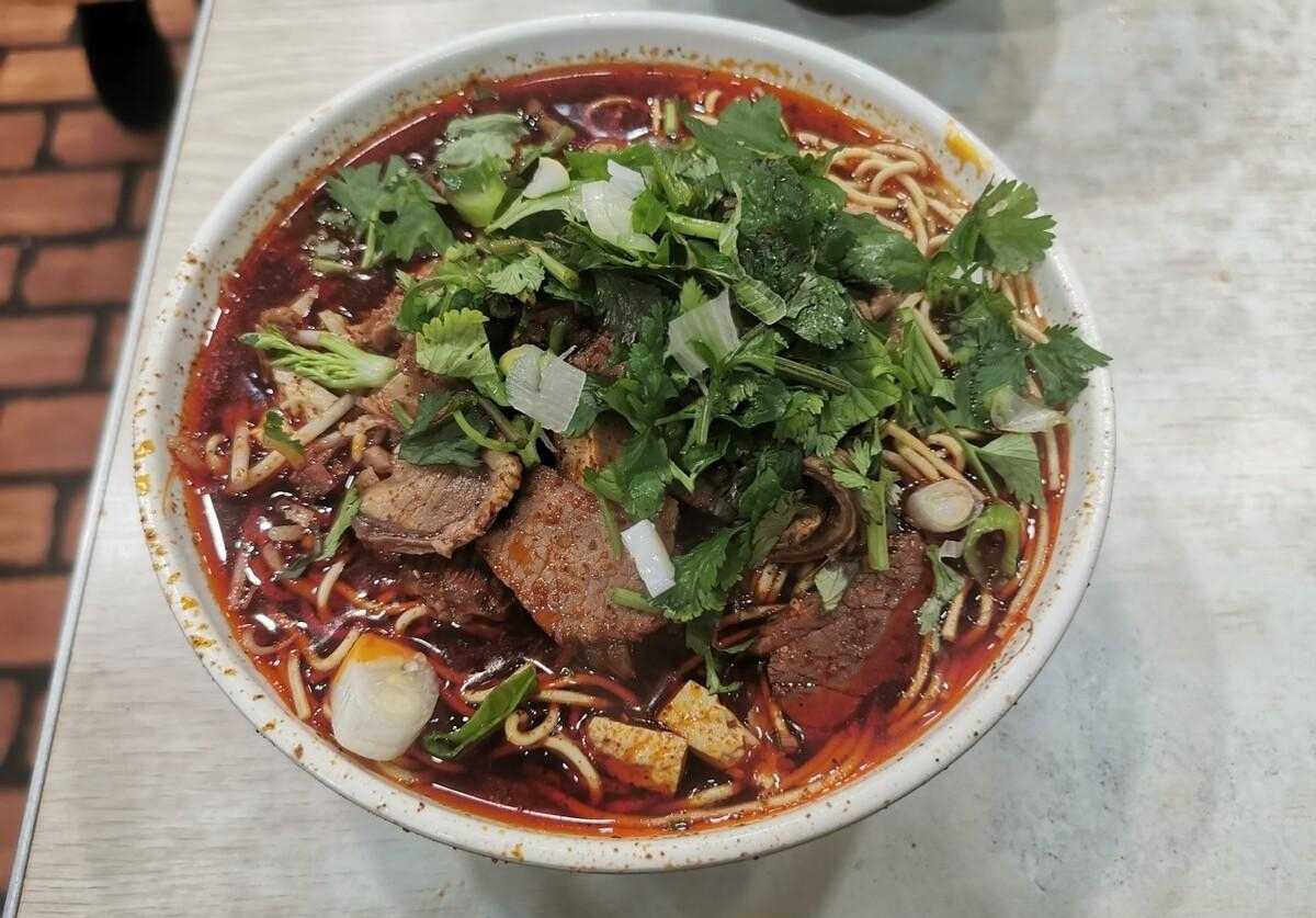 襄阳牛肉面的牛油熬法_襄阳牛肉面馆图片厨房_襄阳牛肉面