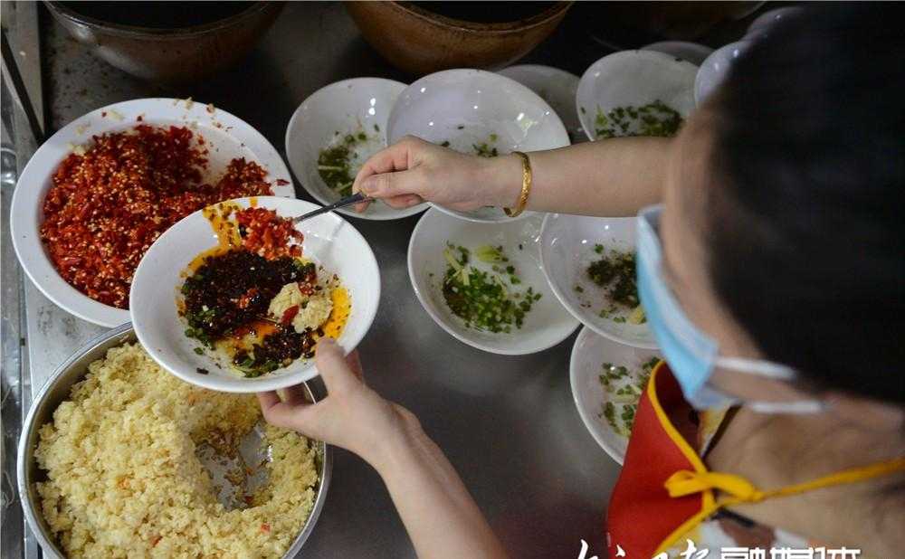 土豆牛肉盖浇面_薛老五牛肉丸子面加盟_牛肉面