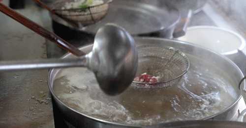 湿辣牛肉_卤味增香牛肉膏在辣条中使用_潮汕湿炒牛肉粿条做法