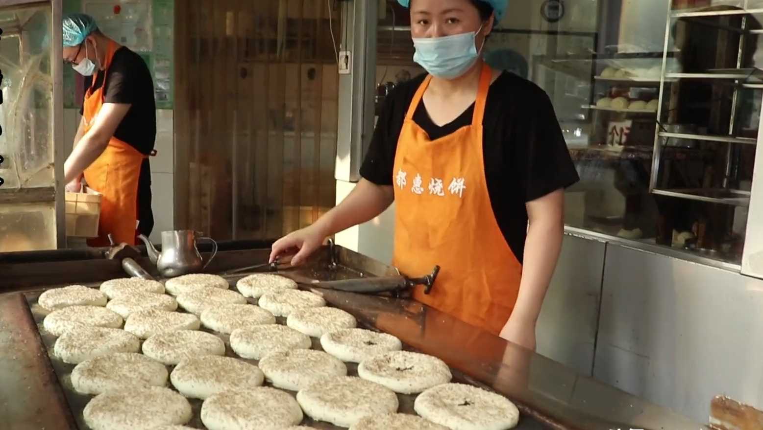 烤饼_烤饼机_烧烤摊烤饼刷的什么酱