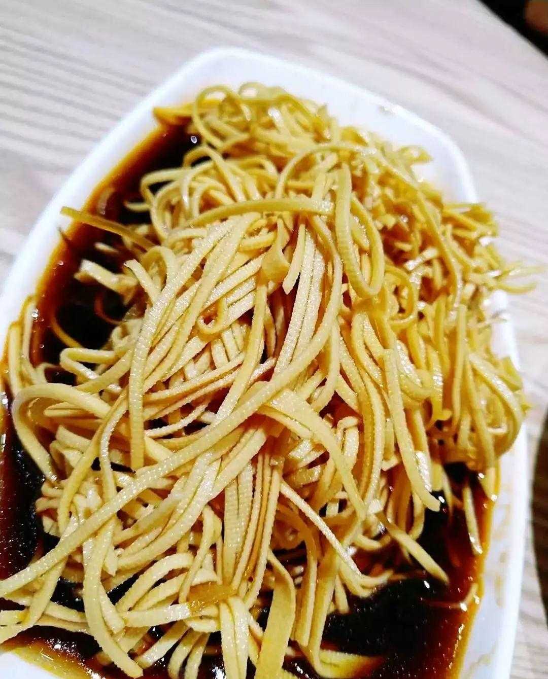 豆腐串_鸡汤豆腐串的做法视频_地摊鸡汤豆腐串的做法