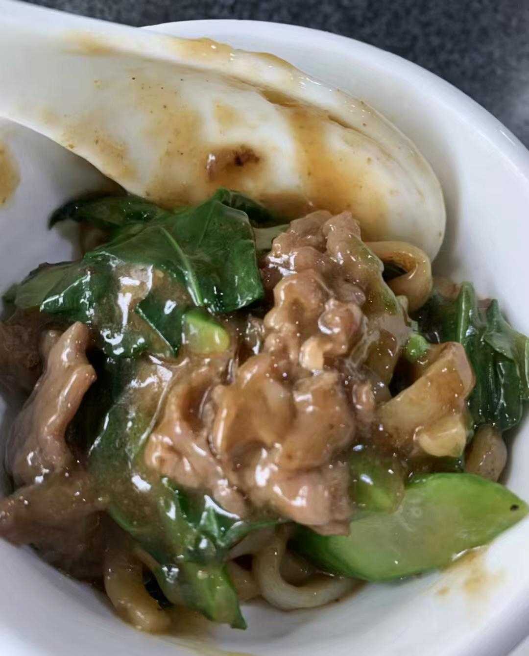 湿辣牛肉_湛江湿辣牛肉加盟费用_湿炒牛肉河粉的做法