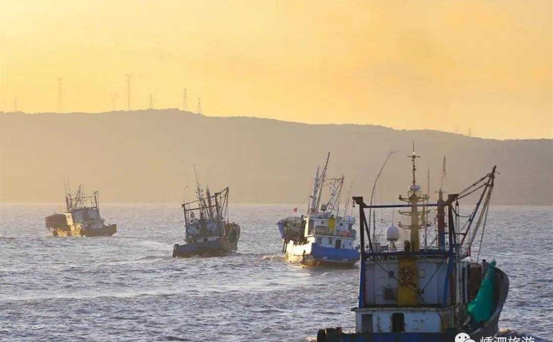 海鲜面_海鲜墨鱼汁面_电饭锅海鲜焖面