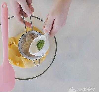 绿豆糕_煮绿豆水绿豆要泡多久_绿豆水晶糕的做法