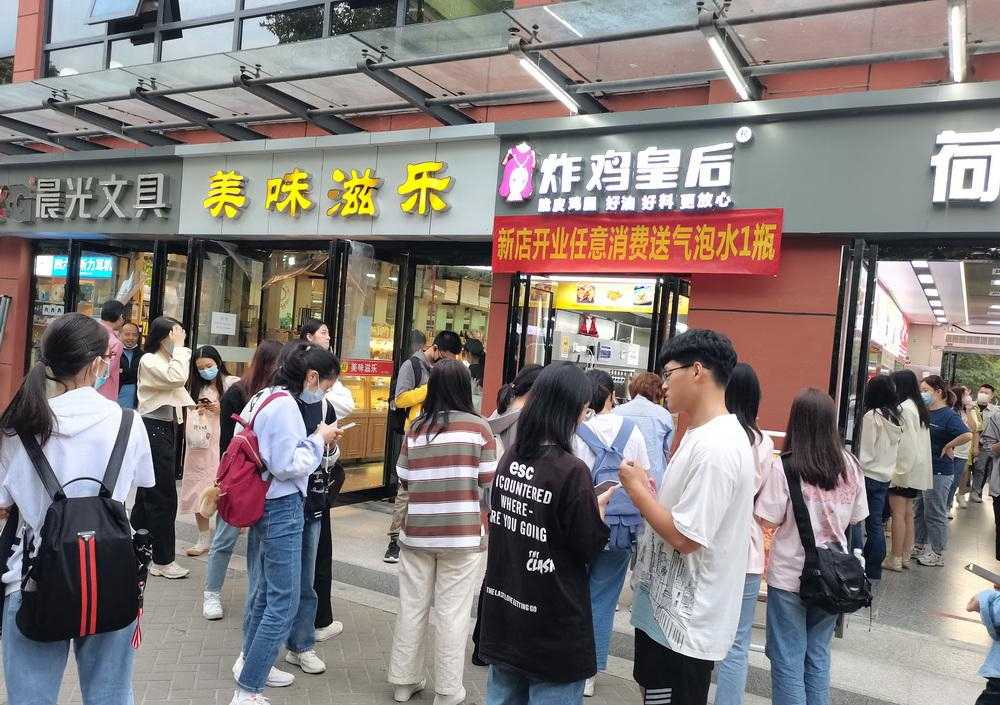 炸鸡皇后：3分钟出餐150单，他家炸鸡店火爆的秘密大公开