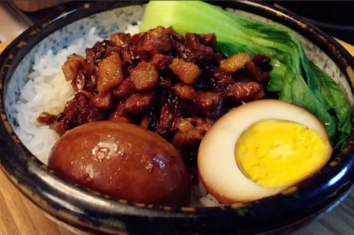 台湾卤肉饭和卤鸡腿卤蛋